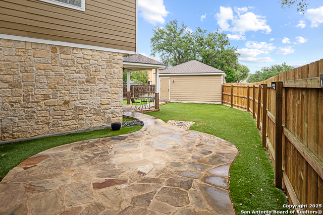 Listing photo id 5 for 23806 Calico Chase