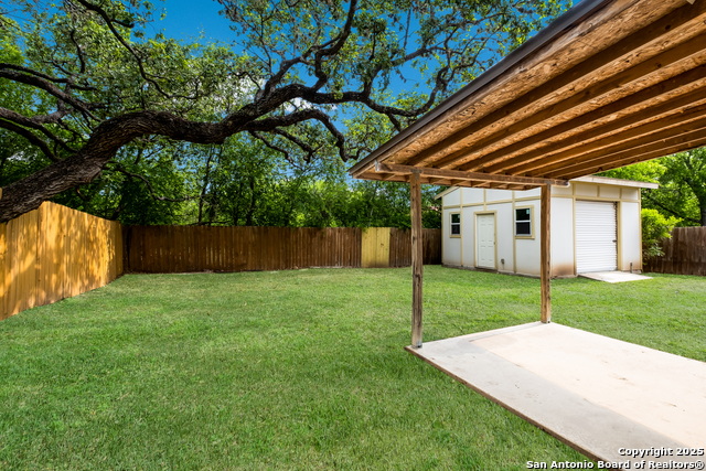 Listing photo id 14 for 2614 Johnson Grass