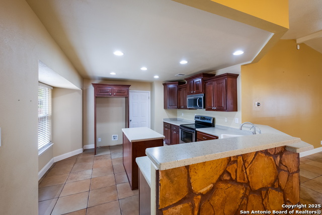 Listing photo id 4 for 2614 Johnson Grass