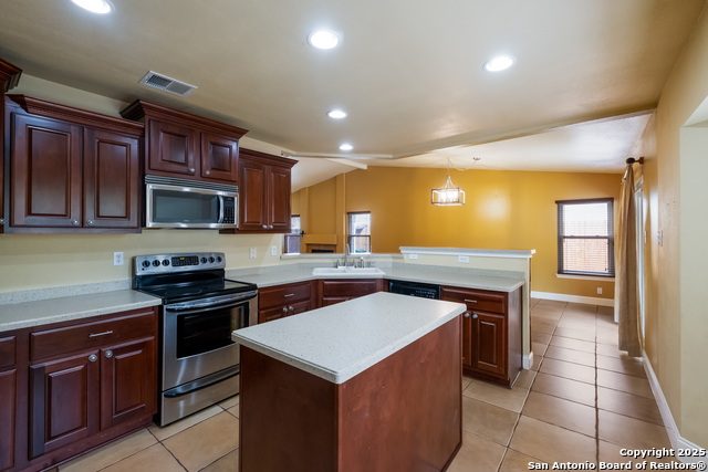 Listing photo id 6 for 2614 Johnson Grass