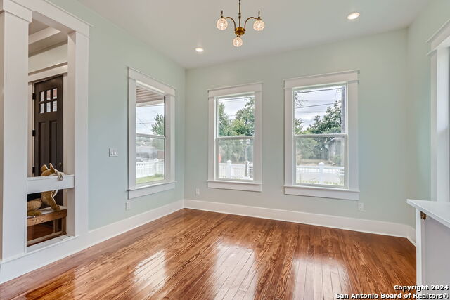 Image 11 of 45 For 515 Highland Blvd W