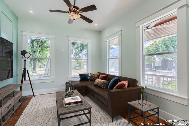 Image 7 of 45 For 515 Highland Blvd W