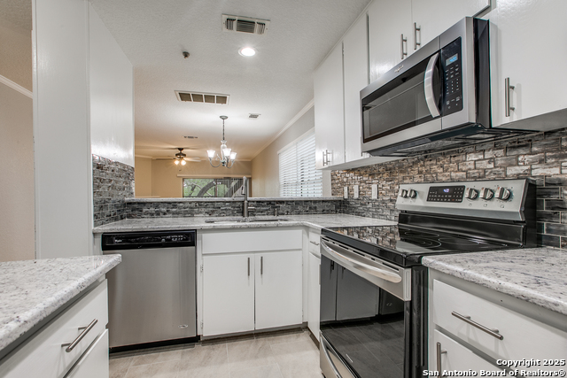 Image 7 of 12 For 11815 Vance Jackson  606