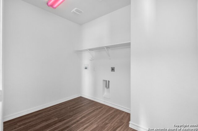 Listing photo id 9 for 2606 Yaupon Ranch