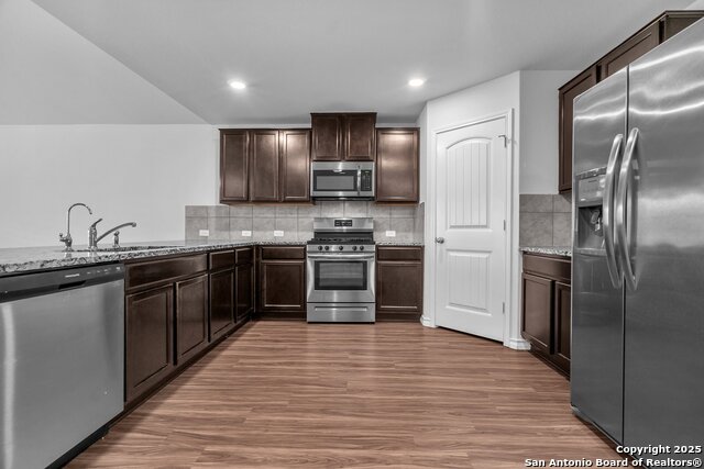 Listing photo id 11 for 2606 Yaupon Ranch