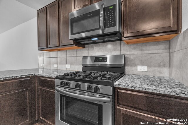 Listing photo id 16 for 2606 Yaupon Ranch