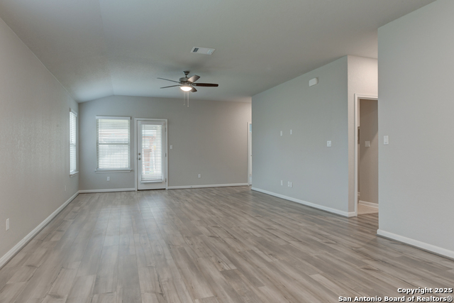 Listing photo id 13 for 3008 Sonoma