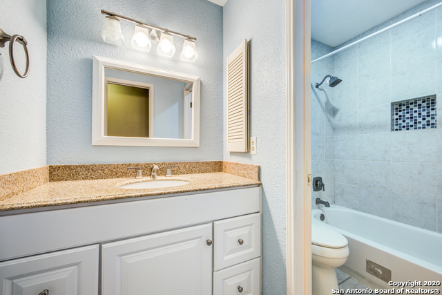 Image 20 of 25 For 8706 Collingwood