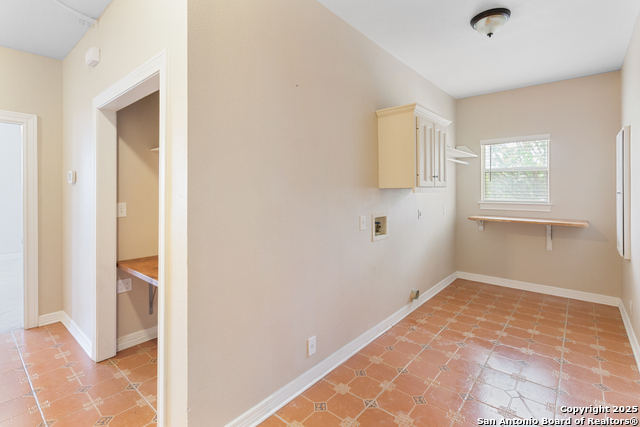 Image 28 of 41 For 29303 Sumpter Dr
