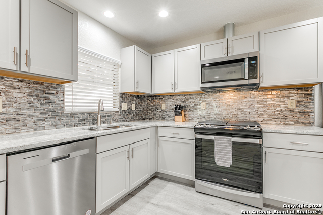 Image 12 of 26 For 2415 W Wildwood