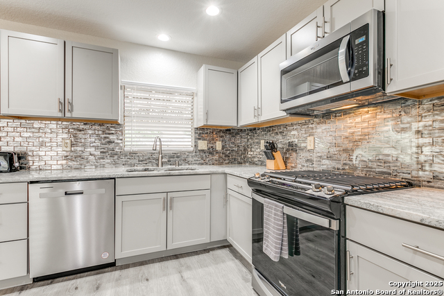 Image 13 of 26 For 2415 W Wildwood
