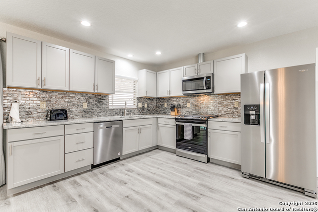 Image 14 of 26 For 2415 W Wildwood