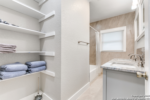 Image 17 of 26 For 2415 W Wildwood