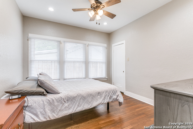 Image 18 of 26 For 2415 W Wildwood