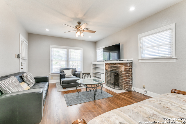 Image 6 of 26 For 2415 W Wildwood