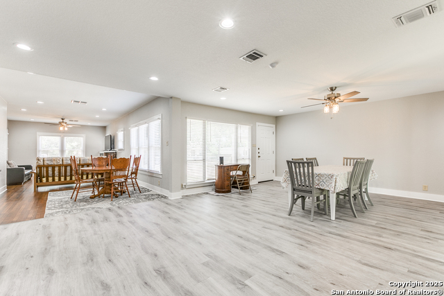 Image 8 of 26 For 2415 W Wildwood
