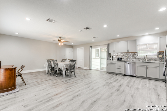 Image 9 of 26 For 2415 W Wildwood