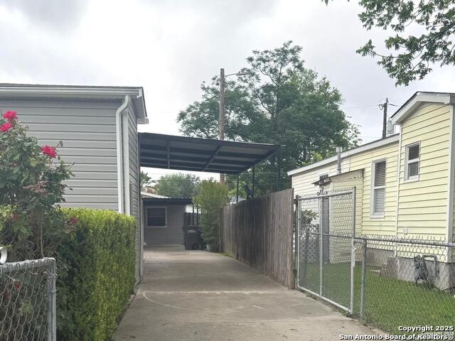 Image 15 of 18 For 818 Cavalier Ave