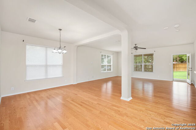 Listing photo id 8 for 5803 Sugarberry