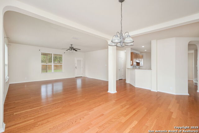 Listing photo id 9 for 5803 Sugarberry