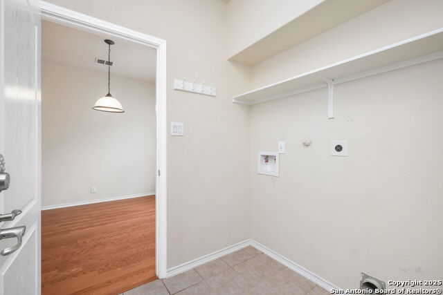 Listing photo id 14 for 5803 Sugarberry