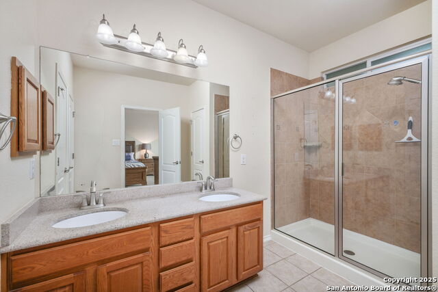 Listing photo id 19 for 5803 Sugarberry