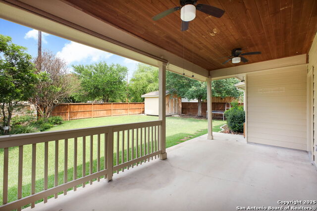 Listing photo id 30 for 5803 Sugarberry