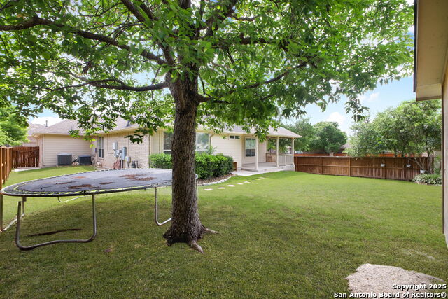 Listing photo id 33 for 5803 Sugarberry
