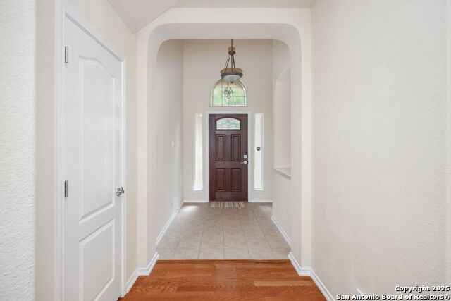 Listing photo id 3 for 5803 Sugarberry
