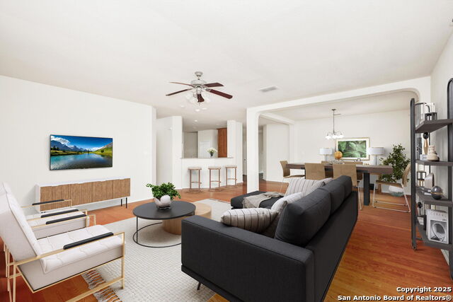 Listing photo id 4 for 5803 Sugarberry