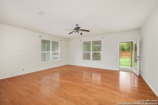 Listing photo id 7 for 5803 Sugarberry
