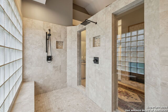 Listing photo id 13 for 11822 Elmscourt
