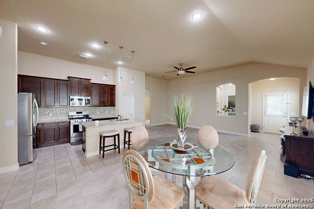 Listing photo id 15 for 9619 Rousseau