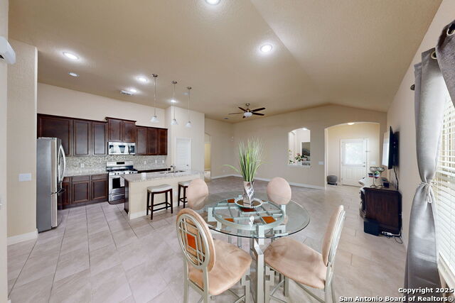 Listing photo id 16 for 9619 Rousseau
