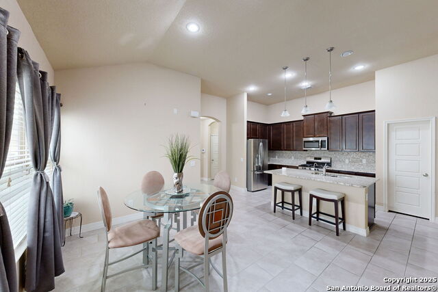 Listing photo id 17 for 9619 Rousseau
