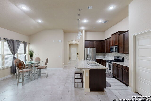 Listing photo id 18 for 9619 Rousseau