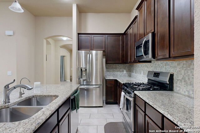 Listing photo id 19 for 9619 Rousseau
