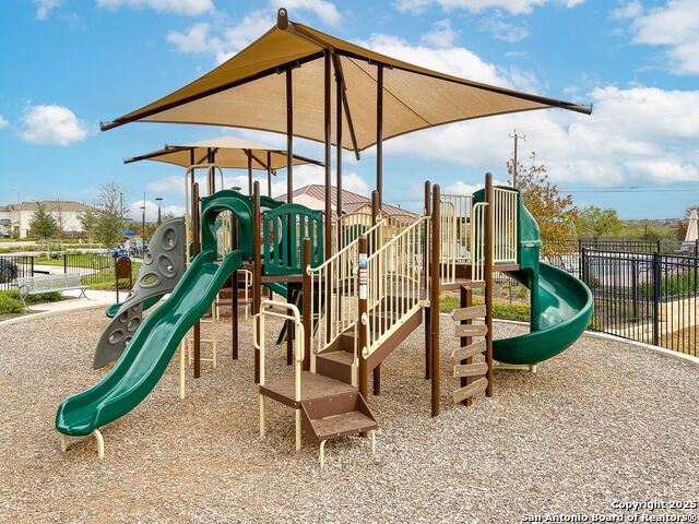 Listing photo id 44 for 9619 Rousseau
