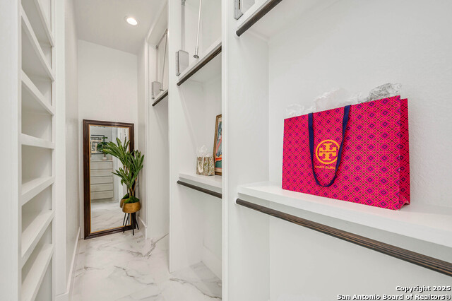 Listing photo id 11 for 23119 Norfolk Canyon