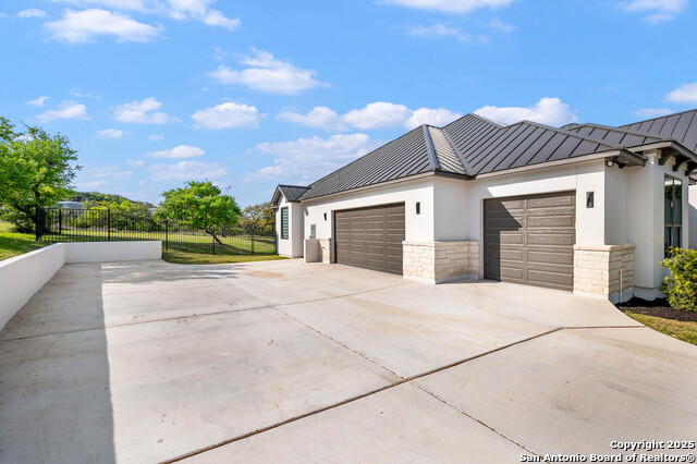 Listing photo id 36 for 23119 Norfolk Canyon