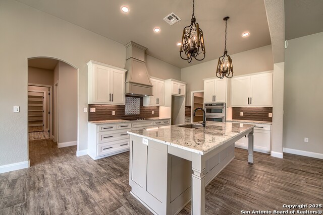 Listing photo id 8 for 104 Hondo Ridge