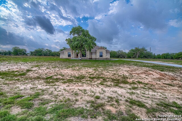 Listing photo id 1 for 104 Hondo Ridge