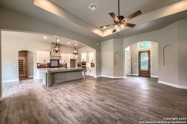 Listing photo id 7 for 104 Hondo Ridge