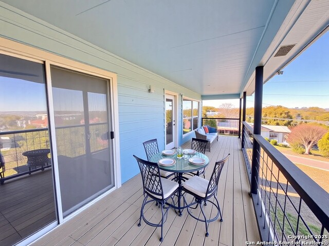 Listing photo id 14 for 726 Barbara Drive