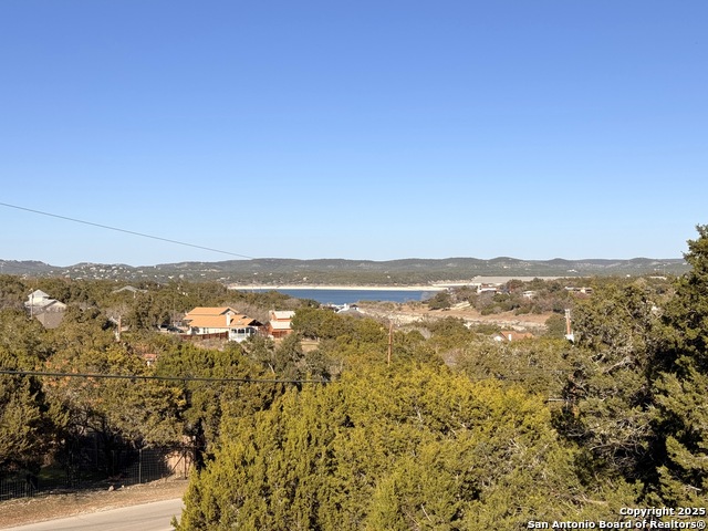 Listing photo id 15 for 726 Barbara Drive