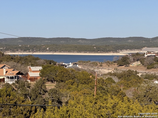 Listing photo id 16 for 726 Barbara Drive