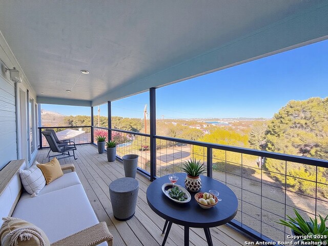 Listing photo id 23 for 726 Barbara Drive