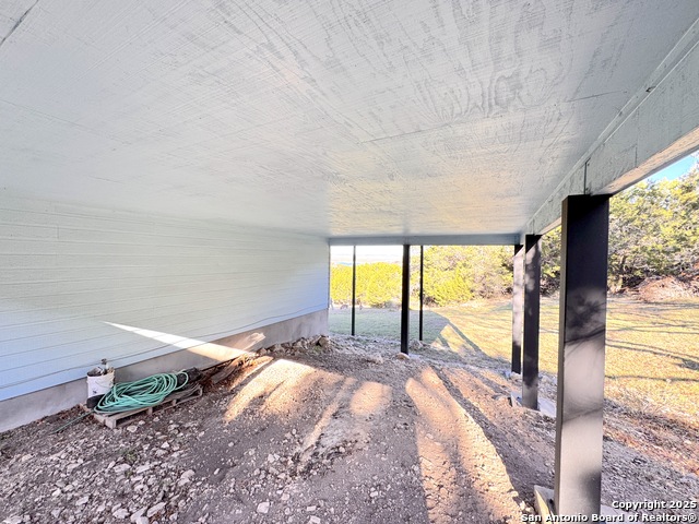 Listing photo id 28 for 726 Barbara Drive