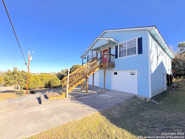 Listing photo id 35 for 726 Barbara Drive
