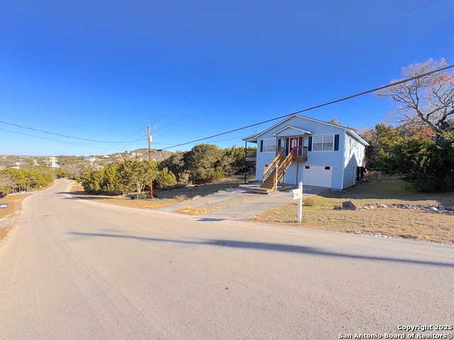 Listing photo id 36 for 726 Barbara Drive